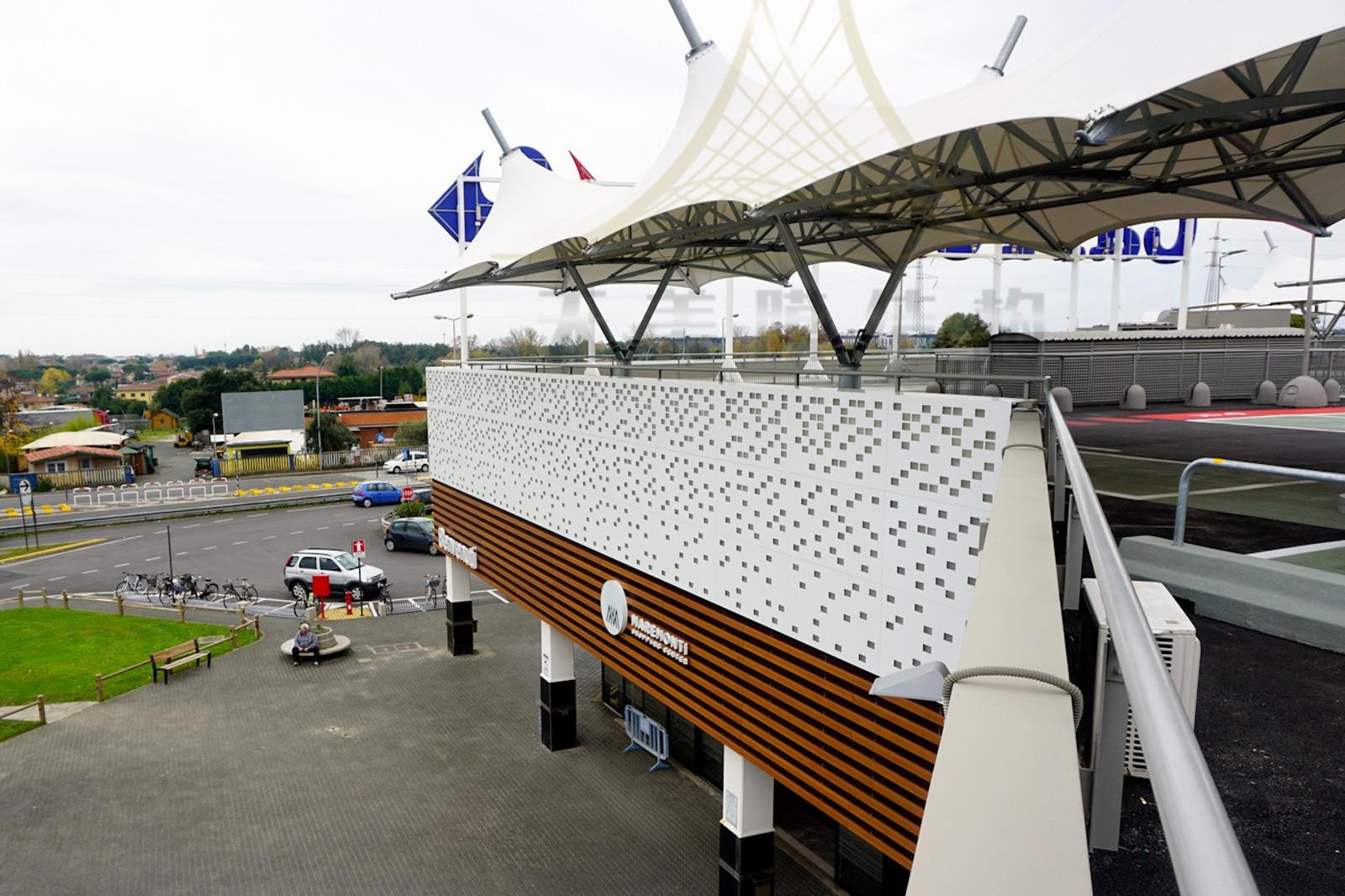 膜結構車棚 膜結構車棚