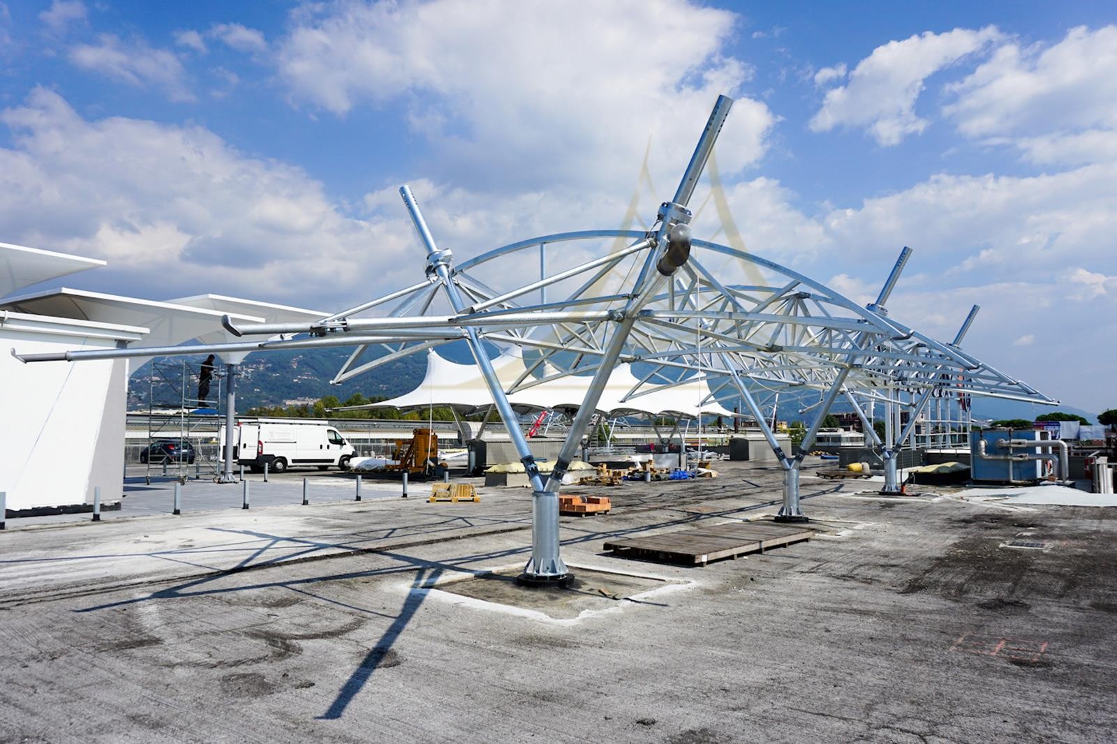 膜結構車棚 膜結構車棚