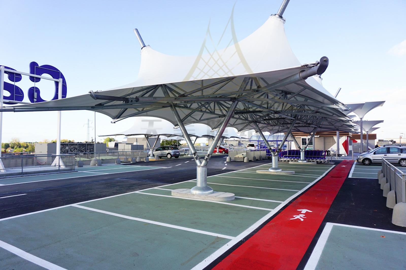 膜結構車棚 膜結構車棚