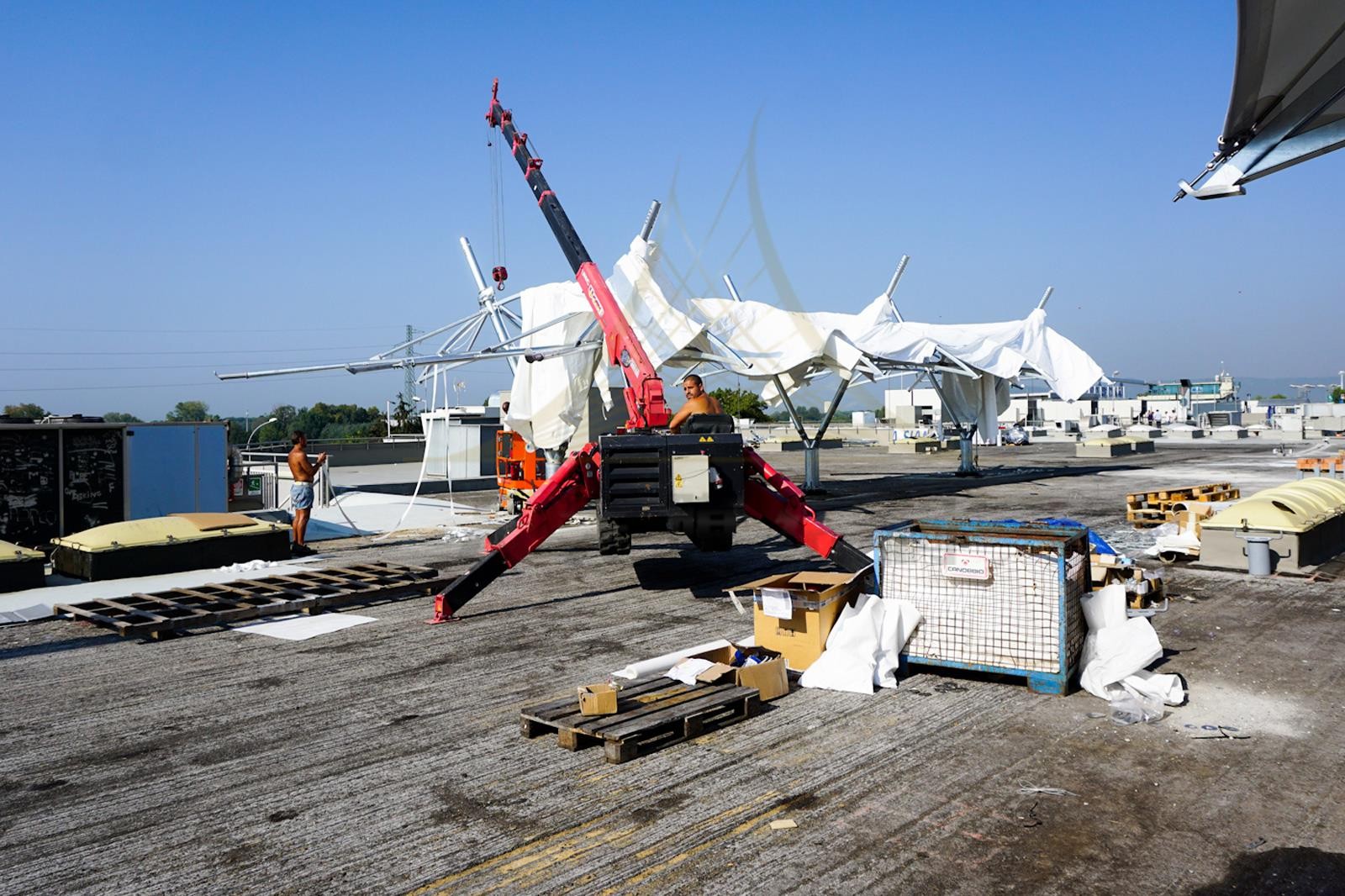 膜結構車棚 膜結構車棚